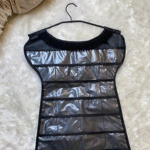 Hanging jewelry/accessories holder